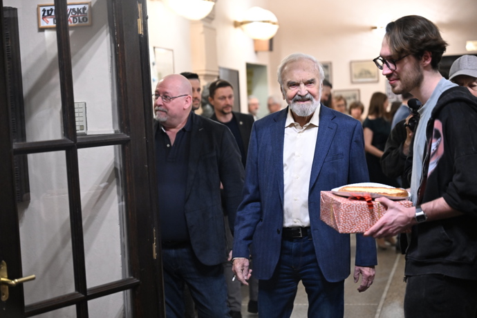 FOTO: Zdeněk Svěrák měl skvělou náladu. – stránka 31