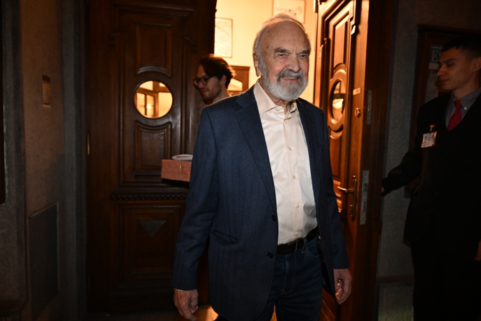 FOTO: Zdeněk Svěrák vypadal spokojeně. – stránka 26