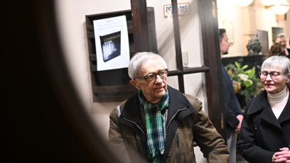 FOTO: Hosté odcházejí z oslavy Zdeňka Svěráka.