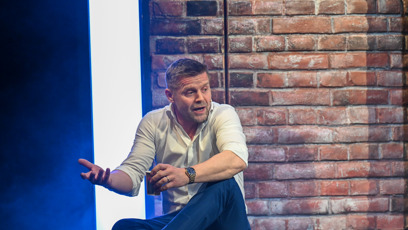 FOTO: Zbyněk Fric během představení.