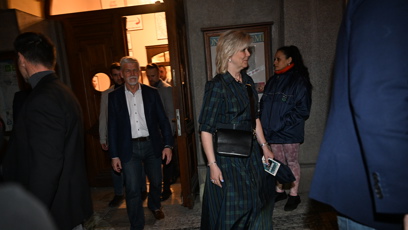 FOTO: Petr Pavel a Eva Pavlová odcházejí z narozeninové oslavy Zdeňka Svěráka.