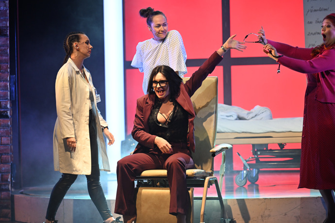 FOTO: Představení muzikálu Biograf láska s hity Hany Zagorové. – stránka 9