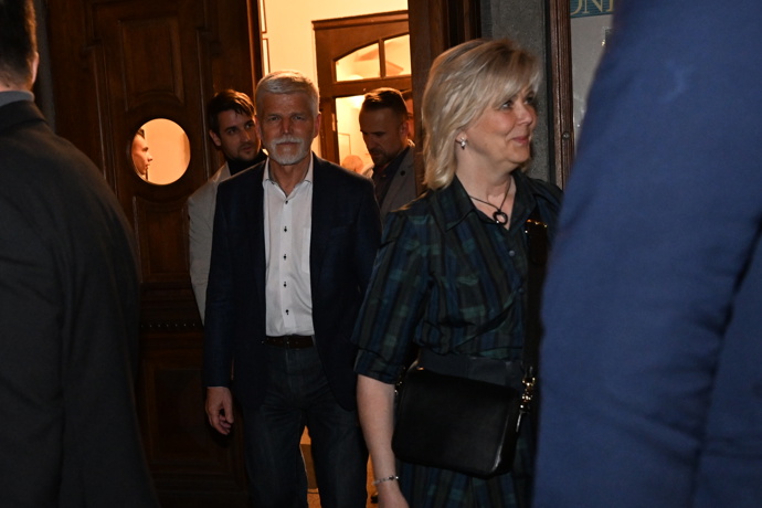 FOTO: Petr Pavel s chotí Evou Pavlovou. – stránka 45