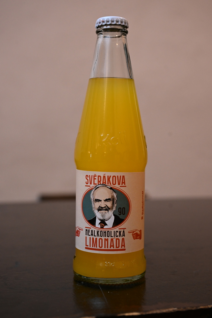 FOTO: Zdeněk Svěrák a jeho nealkoholická limonáda. – stránka 2