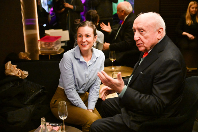 FOTO: Felix Slováček s lékařkou své dcery. – stránka 1