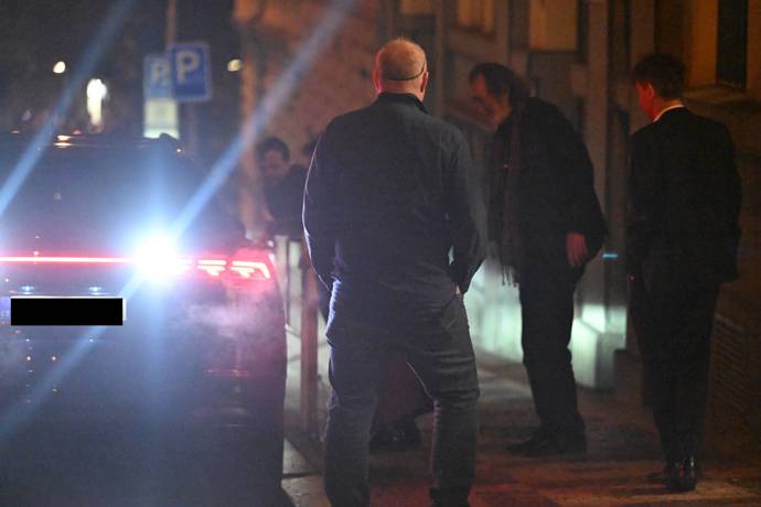 FOTO: Bolek Polívka a Kryštof Hádek odjíždějí z oslavy narozenin. – stránka 6