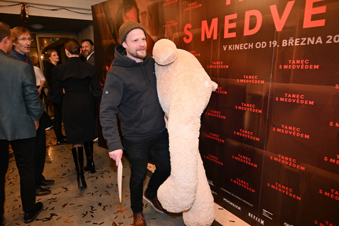 FOTO: Kryštof Hádek při odchodu. – stránka 3