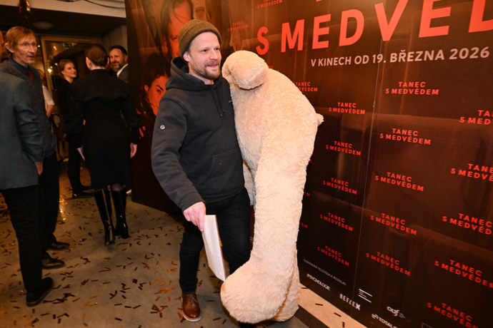 FOTO: Kryštof Hádek se svým narozeninovým medvědem. – stránka 2