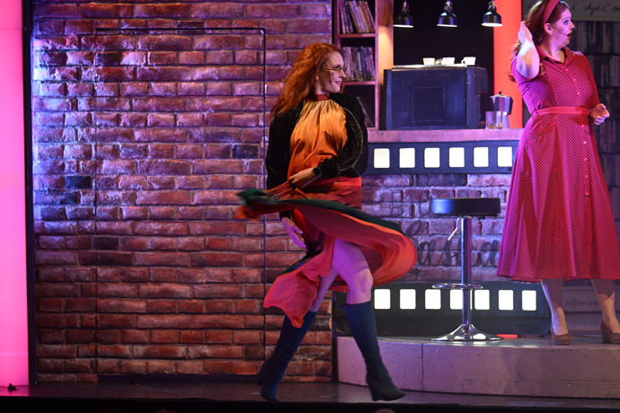 FOTO: Denisa Nesvačilová během představení. – stránka 2