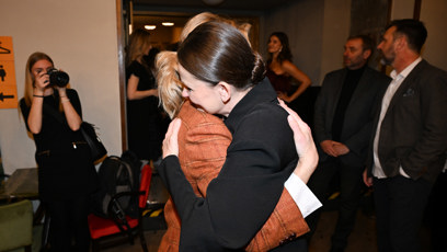 FOTO: Klára Melíšková v objetí s Janou Plodkovou.