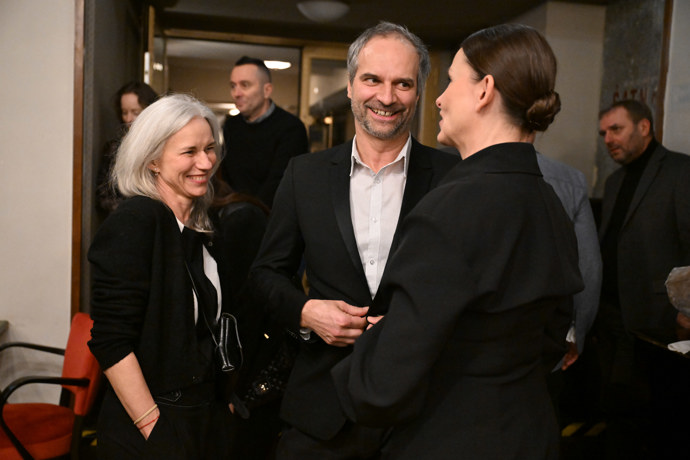 FOTO: Petr Vršek při konverzaci s Klárou Melíškovou. – stránka 1