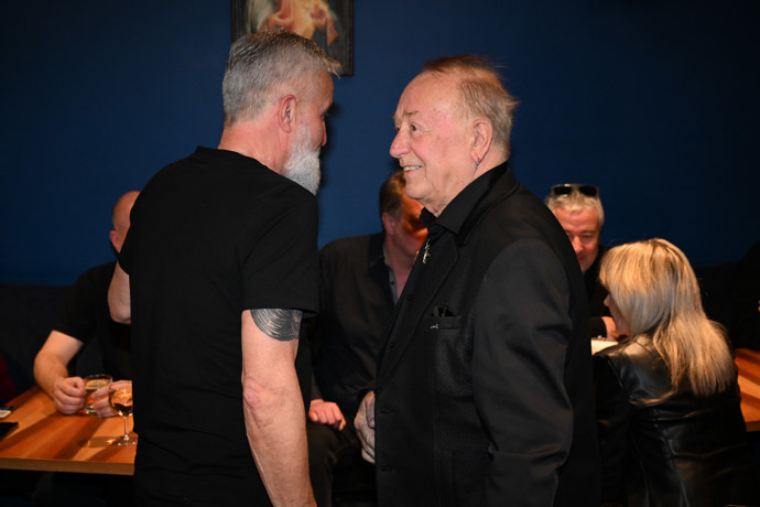 FOTO: Nechyběl frontman kapely Olympic Petr Janda. – stránka 1