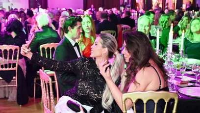 FOTO: Lela Ceterová to na plese rozjela.