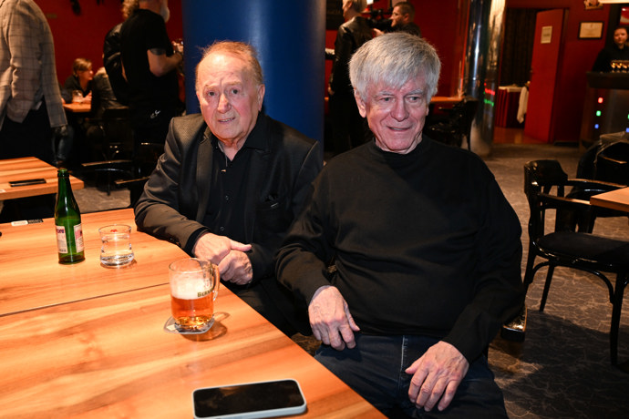 FOTO: Petr Janda na posledním rozloučení Jiřího Valenty. – stránka 2