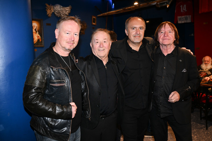 FOTO: Kapela Olympic. – stránka 1