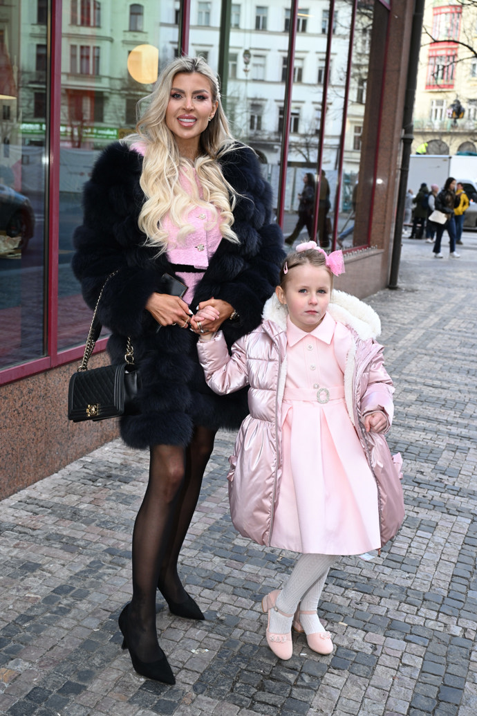 FOTO: Lela Ceterová se svou dcerou Lili. – stránka 2