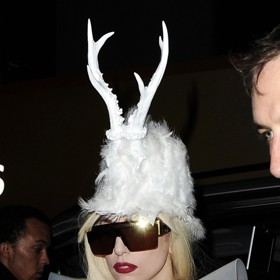 Lady Gaga je známá pro své módní výstřelky.