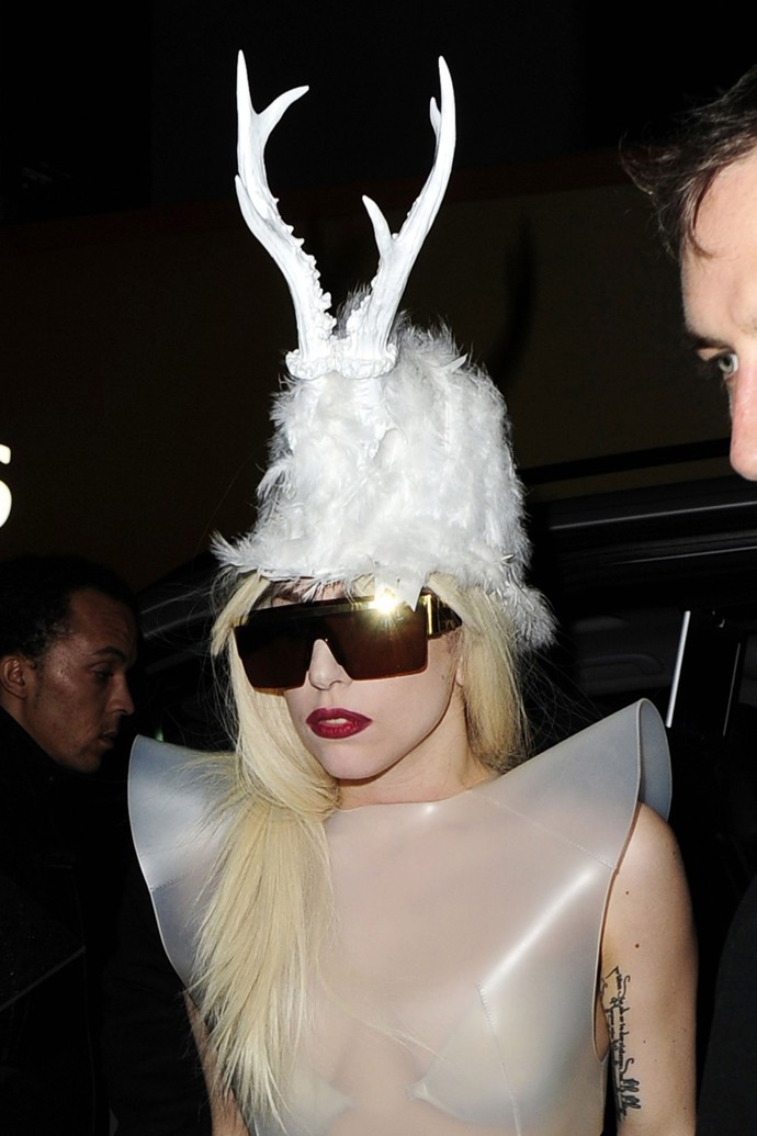 FOTO: Lady Gaga vynesla klobouk s parožím. – stránka 4