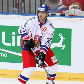 V reprezentaci nejčastěji nastupoval s číslem 26 na pravém křídle formace s Reichlem a Langem.