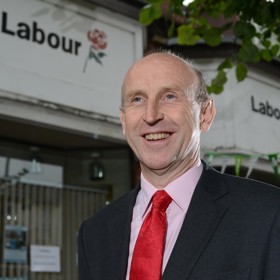 Britský ministr obrany John Healey tvrdí, že za některými íránskými útoky pravděpodobně stojí „neviditelná ruka Vladimira Putina“.