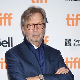 Zpěvák Eric Clapton zažil přesně před 35 lety noční můru každého rodiče, když jeho čtyřletý syn Conor zemřel po pádu z 53. patra.