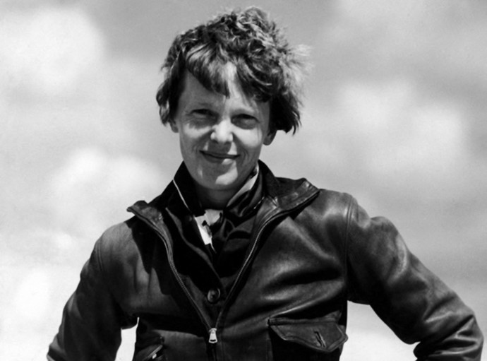 FOTO: Amelie Earhart byla první žena, která sama přeletěla Atlantický oceán. – stránka 1