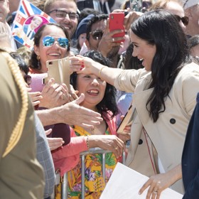 Princ Harry při své poslední návštěvě Austrálie oznámil radostnou novinku, a to, že je jeho manželka Meghan Markle těhotná. 