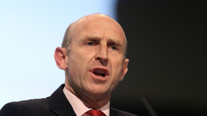 FOTO: John Healey se domnívá, že ruský prezident Vladimir Putin je nyní jediným světovým vůdcem, který může těžit ze současného konfliktu na Blízkém východě. A to zejména z vysokých cen ropy.