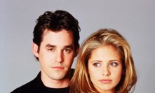 Nicholas Brendon se Sarah Michelle Gellar v seriálu Buffy, přemožitelka upírů.