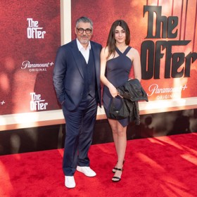 Mají spolu dvacetiletou dceru Mayu (na snímku).