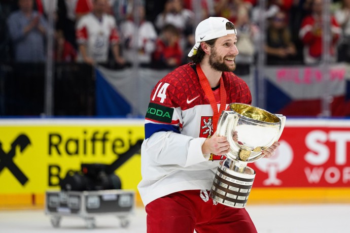 FOTO: Pavel Zacha se raduje, že bude brzy otcem.