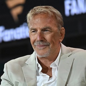 Kevin Costner o herectví původně neuvažoval, na škole ho ale zlákalo ochotnické divadlo a zbytek je historie. Vedle filmů Tanec s vlky nebo Osobní strážce si zahrál i v thrilleru 3 dny na zabití. 