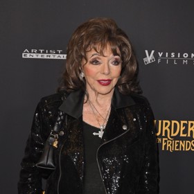 Joan Collins alias Alexis z Dynastie se na Den matek pochlubila společnou fotkou s dcerou Katyanou.