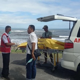 Ostatky jeho těla byli rozesety po celé pláži.