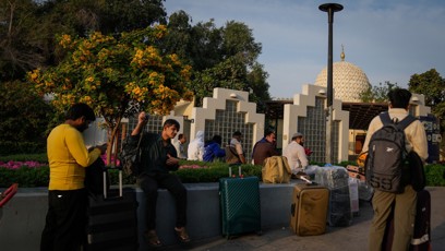 FOTO: Turisté spí, kde se dá.