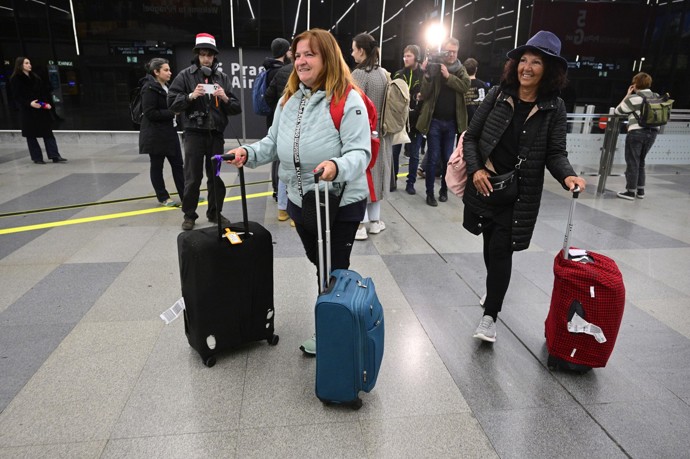FOTO: Na ruzyňském Letišti Václava Havla Praha přistálo první letadlo s českými turisty z Blízkého východu od začátku izraelského a amerického útoku na Írán.