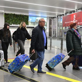 Na ruzyňském Letišti Václava Havla Praha přistálo první letadlo s českými turisty z Blízkého východu od začátku izraelského a amerického útoku na Írán.