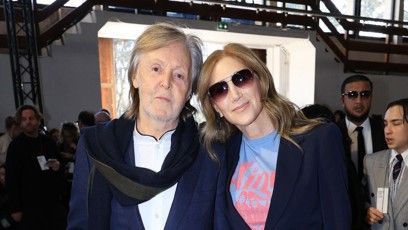 FOTO: Hvězda Beatles Paul McCartney na přehlídce své dcery v rámci pařížského týdne módy.