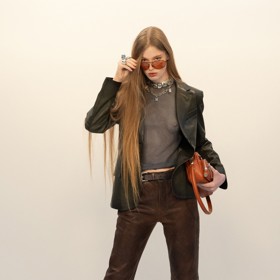 Transgender dcera Elona Muska na pařížském týdnu módy.