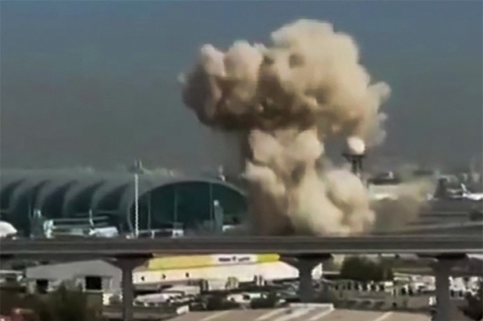 FOTO: Dron v Dubaji dopadl kousek od letiště. – stránka 17