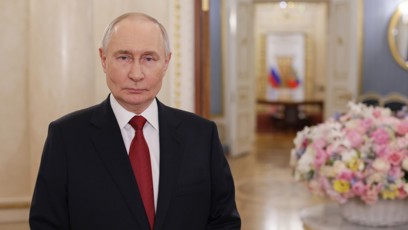 FOTO: Ruský prezident Vladimir Putin pogratuloval ženám k MDŽ. Během proslovu se pořádně rozkašlal.