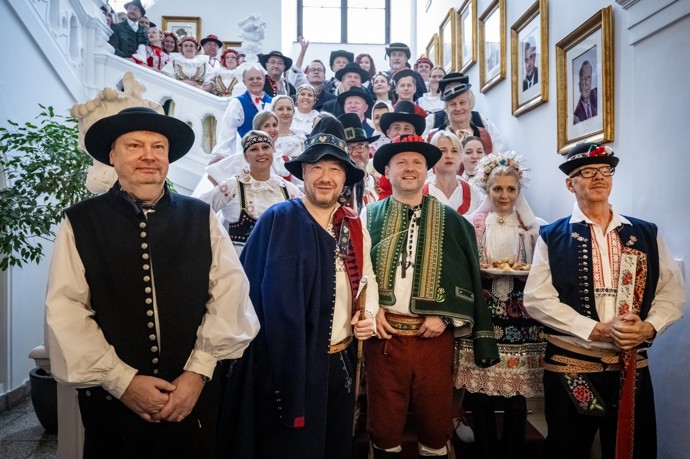 FOTO: V Poslanecké sněmovně bylo živo. – stránka 2