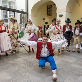 Poslanecká sněmovna ožila. 