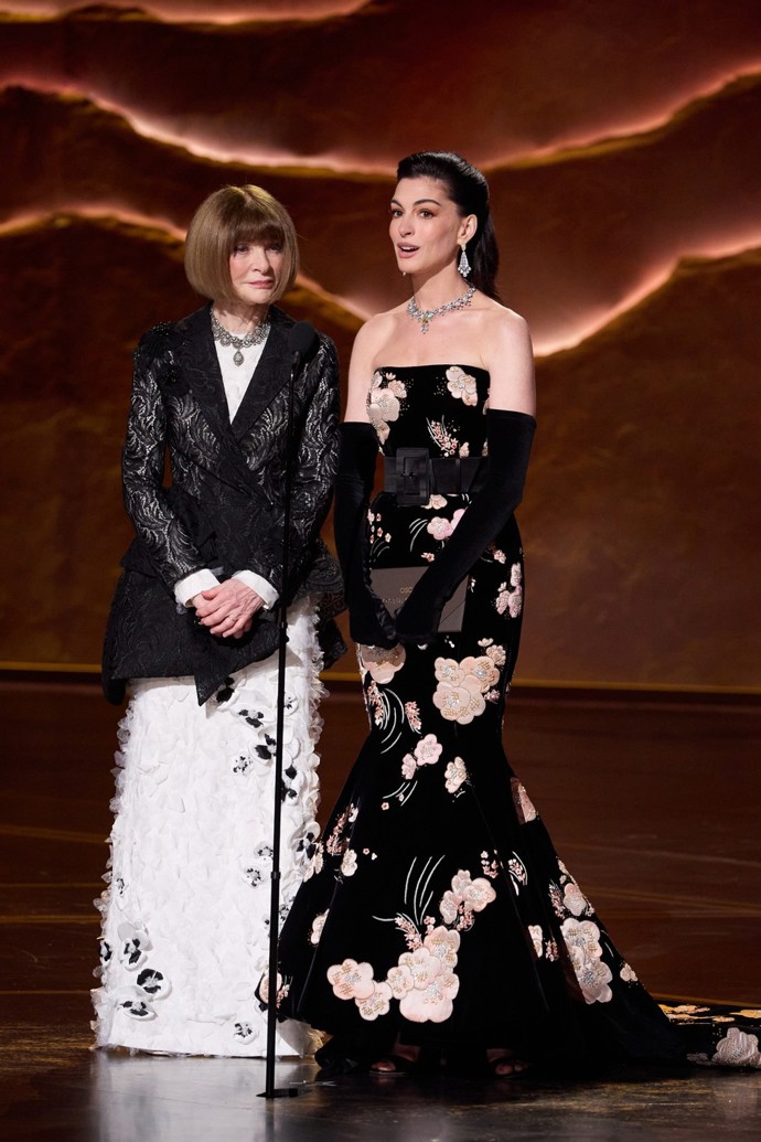 FOTO: Šéfredaktorka Vogue Anna Wintour a herečka Anna Hathaway. – stránka 2