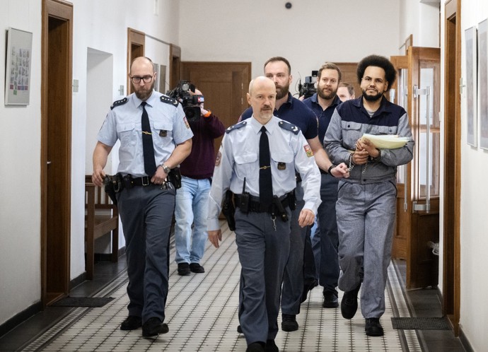 FOTO: Dominik Feri přichází k soudu.