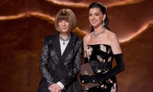 Anna Wintour a Anne Hathaway na Oscarech. 