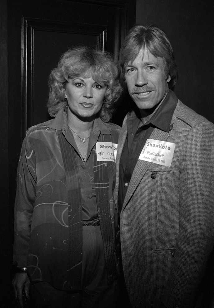 FOTO: Chuck Norris se svou první láskou Dianne Holechek. – stránka 2