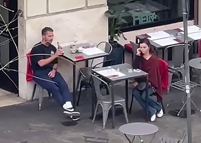 FOTO: Herec Shia LaBeouf pořvával na náhodnou ženu v Římě. – stránka 2