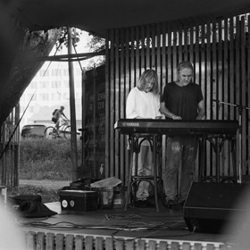 Irena Havlová při vystoupení se svým mužem.