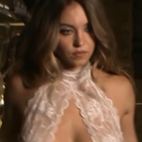 Sydney Sweeney se odvázala při focení spodního prádla.